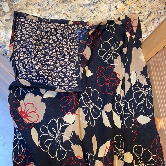 Ann Taylor lined floral skirt, size 6 Like new - Picture 10 of 11